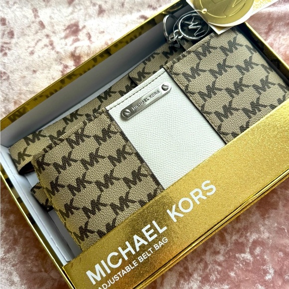 MICHAEL Michael Kors Handbags - BOGO 🔥🌞Michael Kors Adjustable Belt Bag